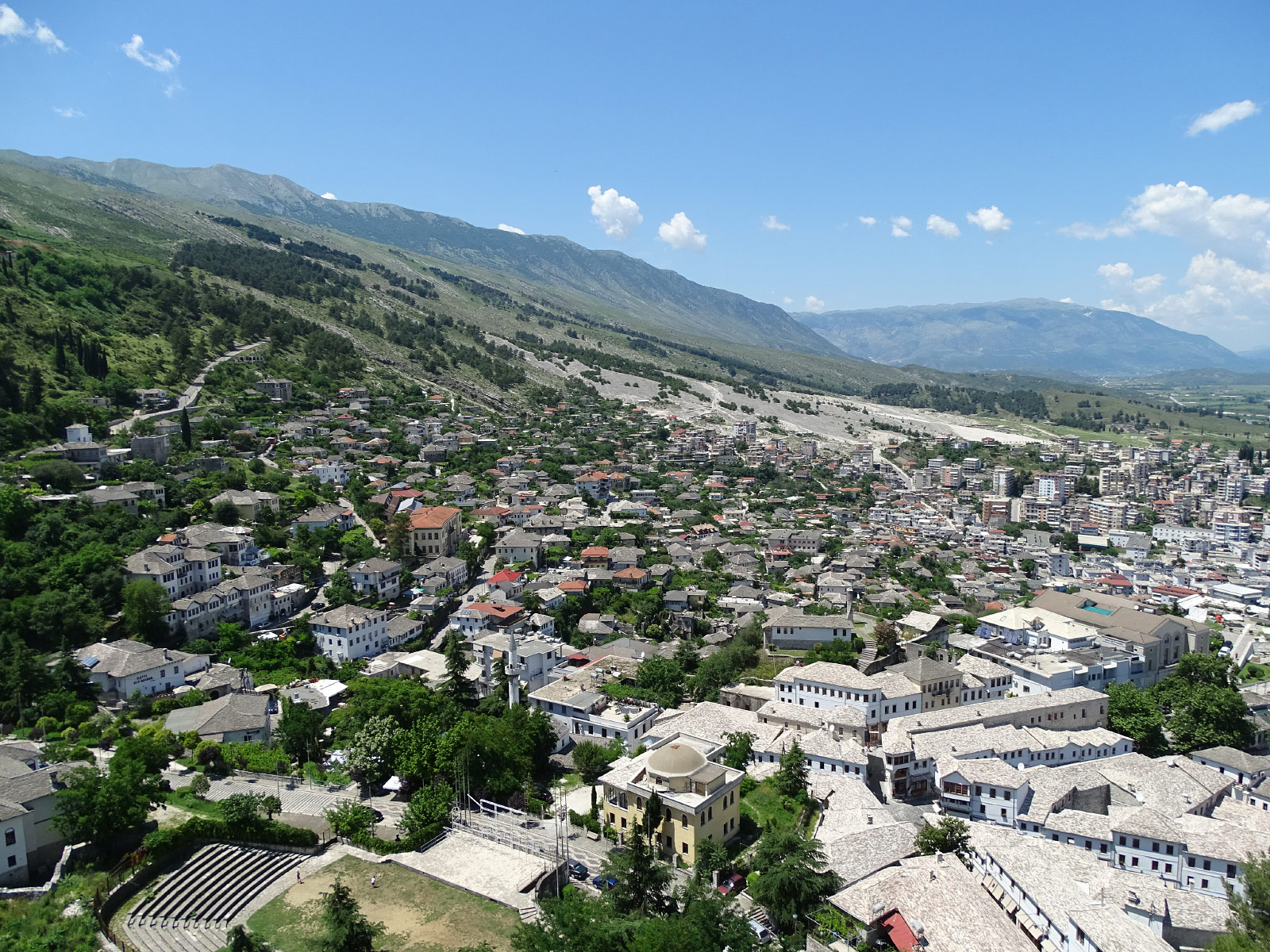 Gjirokastra (Photo license: CC BY 2.0)